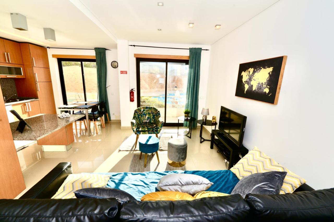 Silver - Apartment For 4 Guests 150M From Beach ساو مارتينهو دو بورتو المظهر الخارجي الصورة
