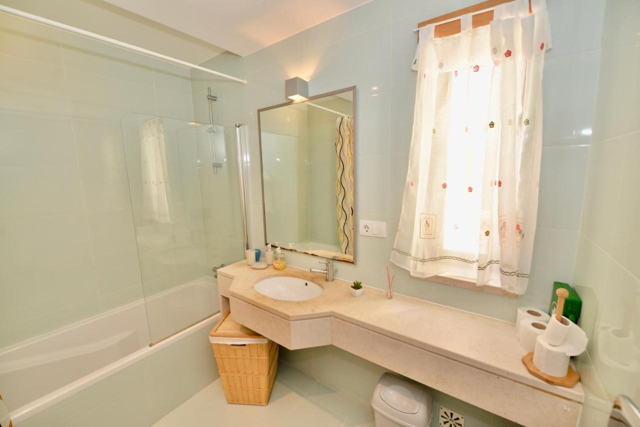 Silver - Apartment For 4 Guests 150M From Beach ساو مارتينهو دو بورتو المظهر الخارجي الصورة